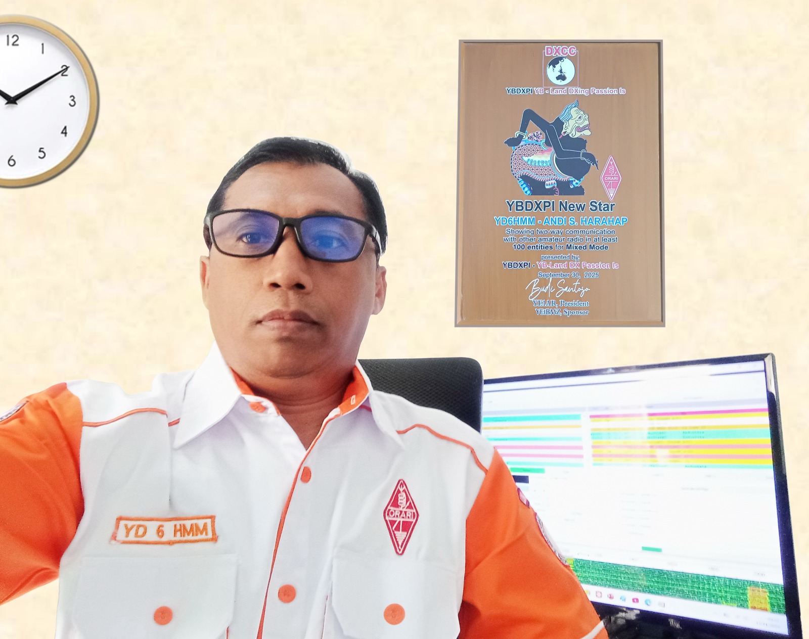 YD6HMM New Star Plaque 100 Entities Mixed & Digital